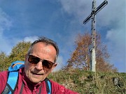 40 Alla croce di vetta del Monte GIoco (1366 m)